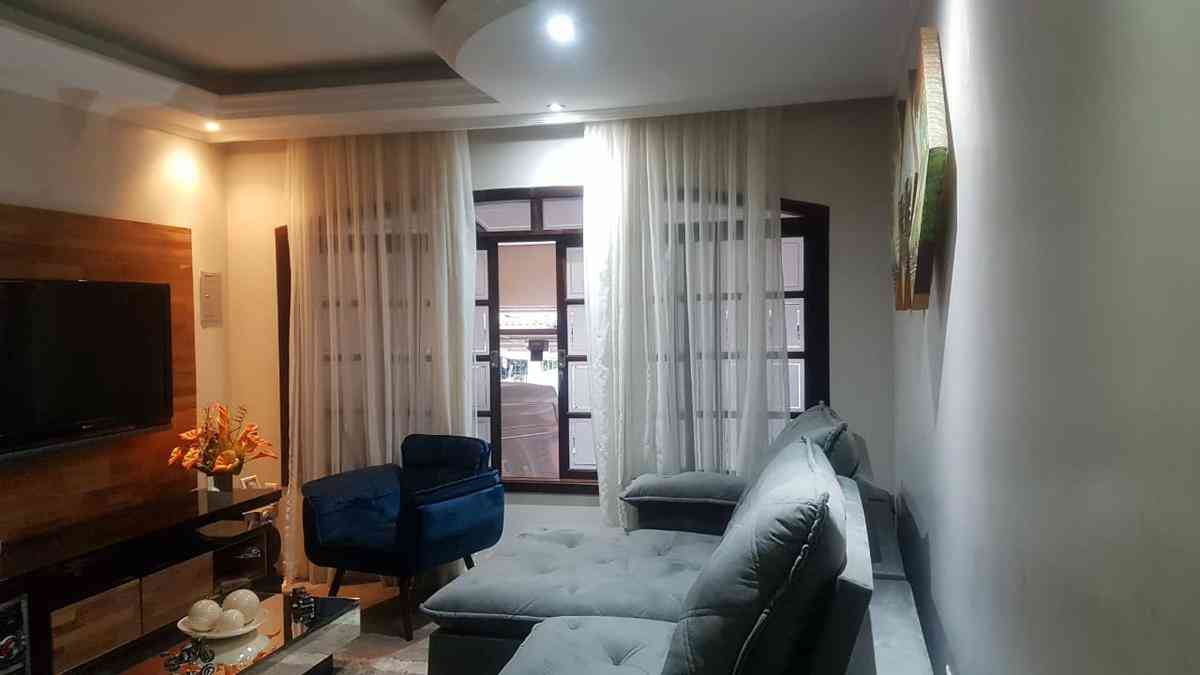 Casa com 4 quartos à venda no bairro Jardim Presidente Dutra, 125m²