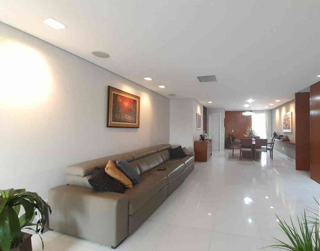 Apartamento com 4 quartos à venda no bairro Santo Agostinho, 178m²