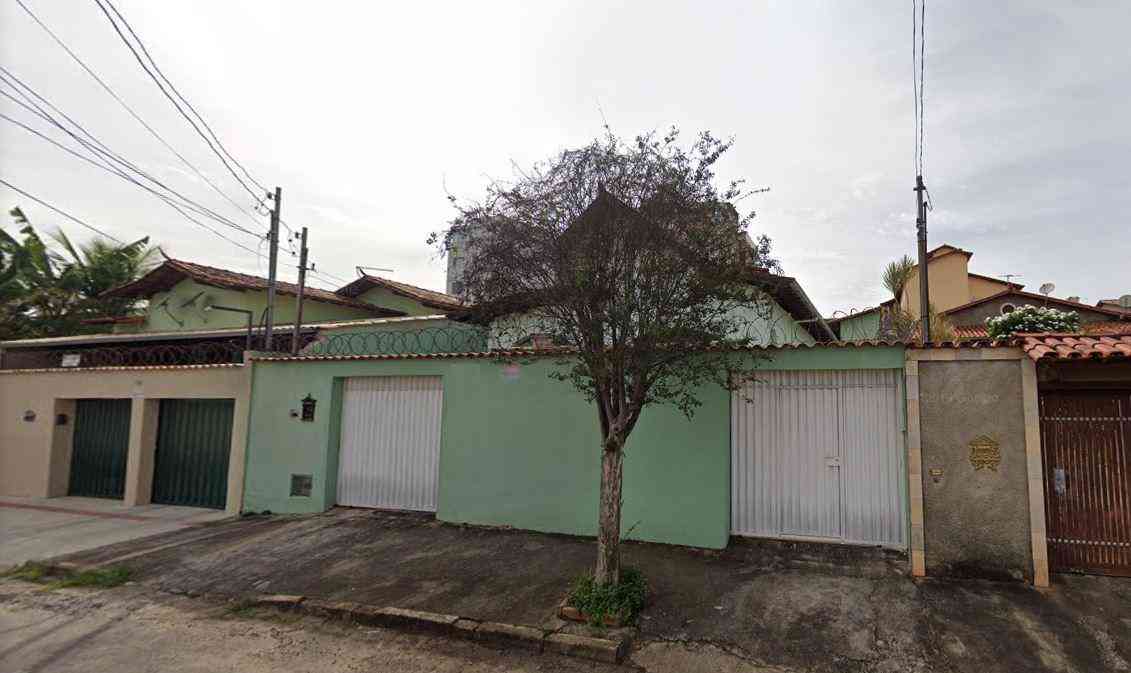 Casa com 3 quartos à venda no bairro Sinimbu, 360m²