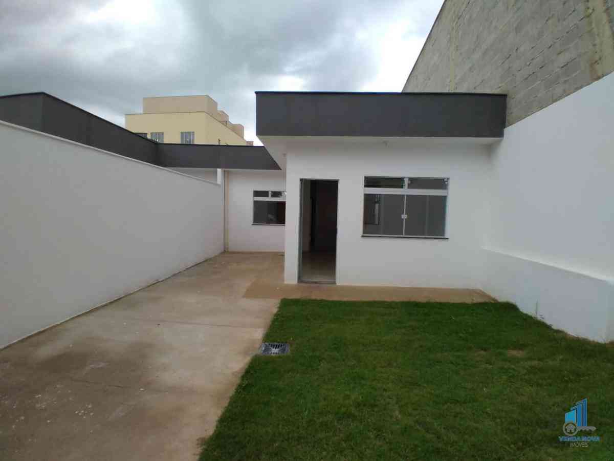 Casa com 3 quartos à venda no bairro Novo Centro, 70m²