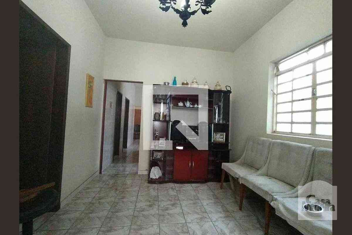 Casa com 4 quartos à venda no bairro Carlos Prates, 192m²