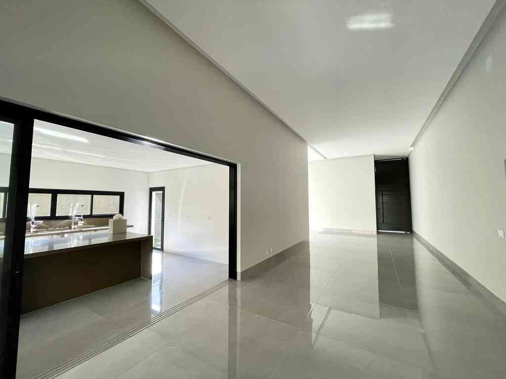 Casa em Condomínio com 4 quartos à venda no bairro Jardins Milão, 330m²