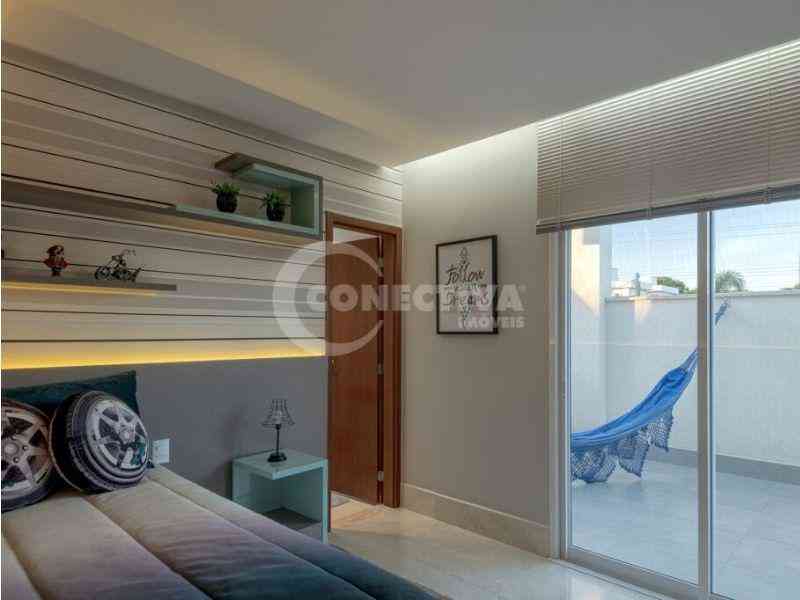 Casa em Condomínio com 3 quartos à venda no bairro Sítios Santa Luzia, 200m²