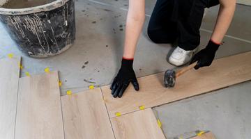 Piso sobre piso: como funciona e quando realmente compensa na reforma