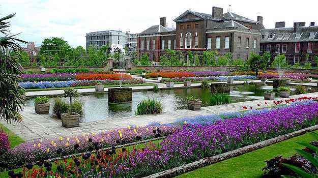Kensington Palace Gardens. Londres, Inglaterra. O proprietrio  Lakshmi Mittal, fortuna estimada em US$16,5 bilhes. A propriedade foi avaliada em US$ 222 milhes  - Divulgao