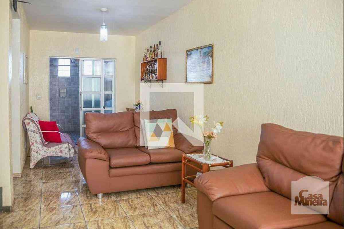 Casa com 3 quartos à venda no bairro Teixeira Dias, 270m²
