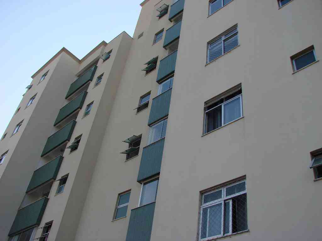 Apartamento com 3 quartos à venda no bairro Heliópolis, 75m²