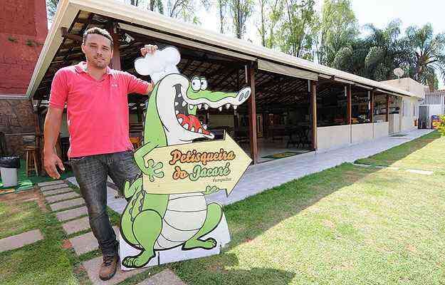 Um dos donos do bar e restaurante Petisqueira do Jacar, na Regio da Pampulha, Ricardo Augusto conta que investiu R$ 230 mil para reformar o espao - Beto Novaes/EM/D.A Press