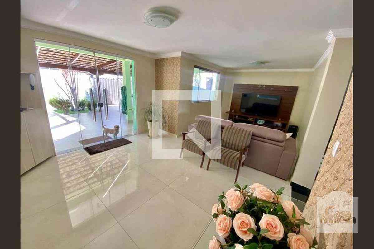 Casa com 3 quartos à venda no bairro Alvorada, 350m²