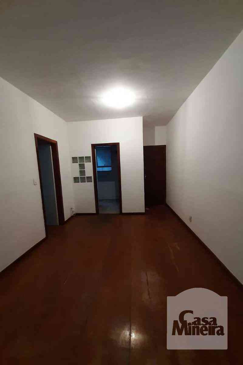 Apartamento com 3 quartos à venda no bairro Santa Mônica, 90m²