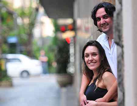 Para Igor Nesralla e sua noiva, Juliana Fajardo, a localizao e o preo foram decisivos na compra de um apartamento na Zona Sul 
 - Alexandre Guzanshe/EM/D.A Press