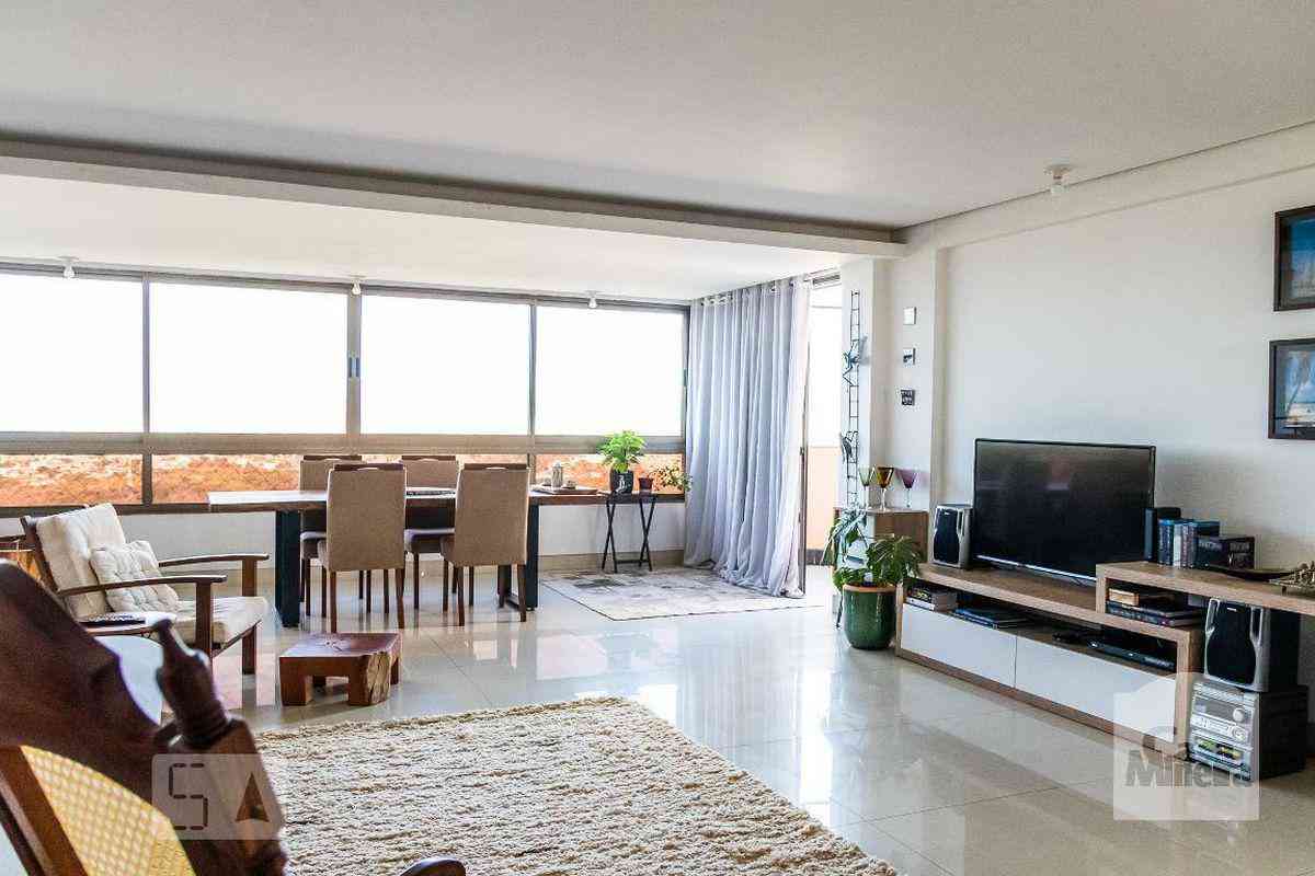 Apartamento com 4 quartos à venda no bairro Ouro Preto, 174m²