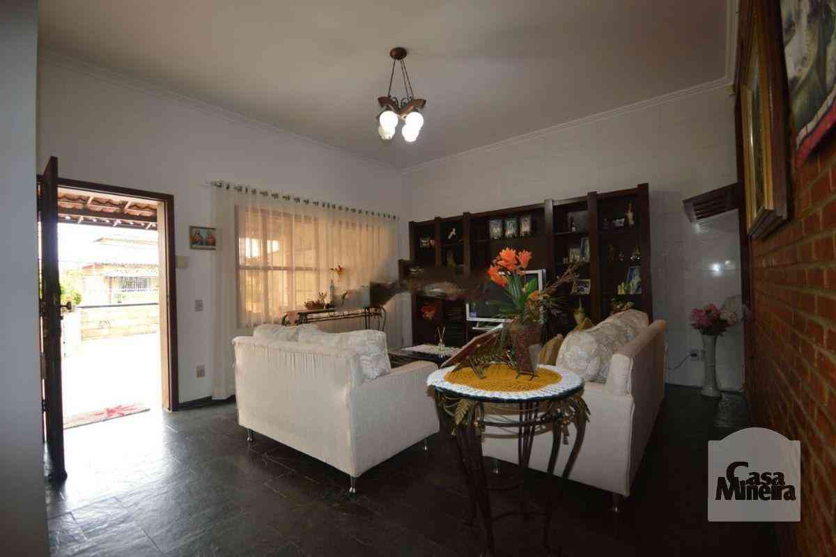 Casa com 5 quartos à venda no bairro Itapoã, 360m²