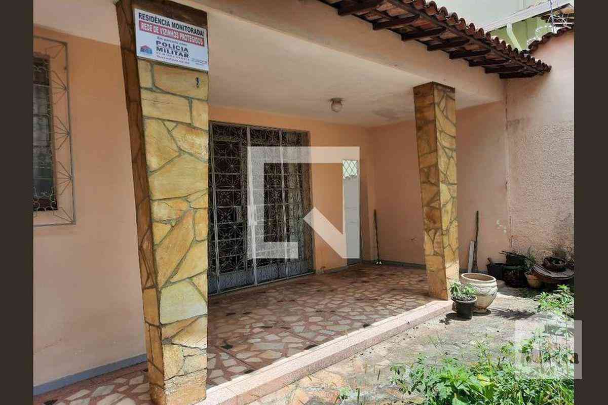 Casa com 3 quartos à venda no bairro Ipiranga, 202m²