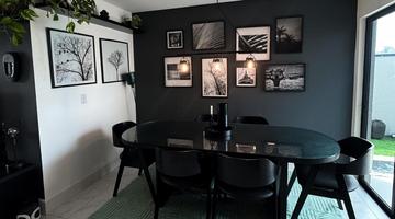 Parede preta ganha espa�o nas casas e transforma a decora��o