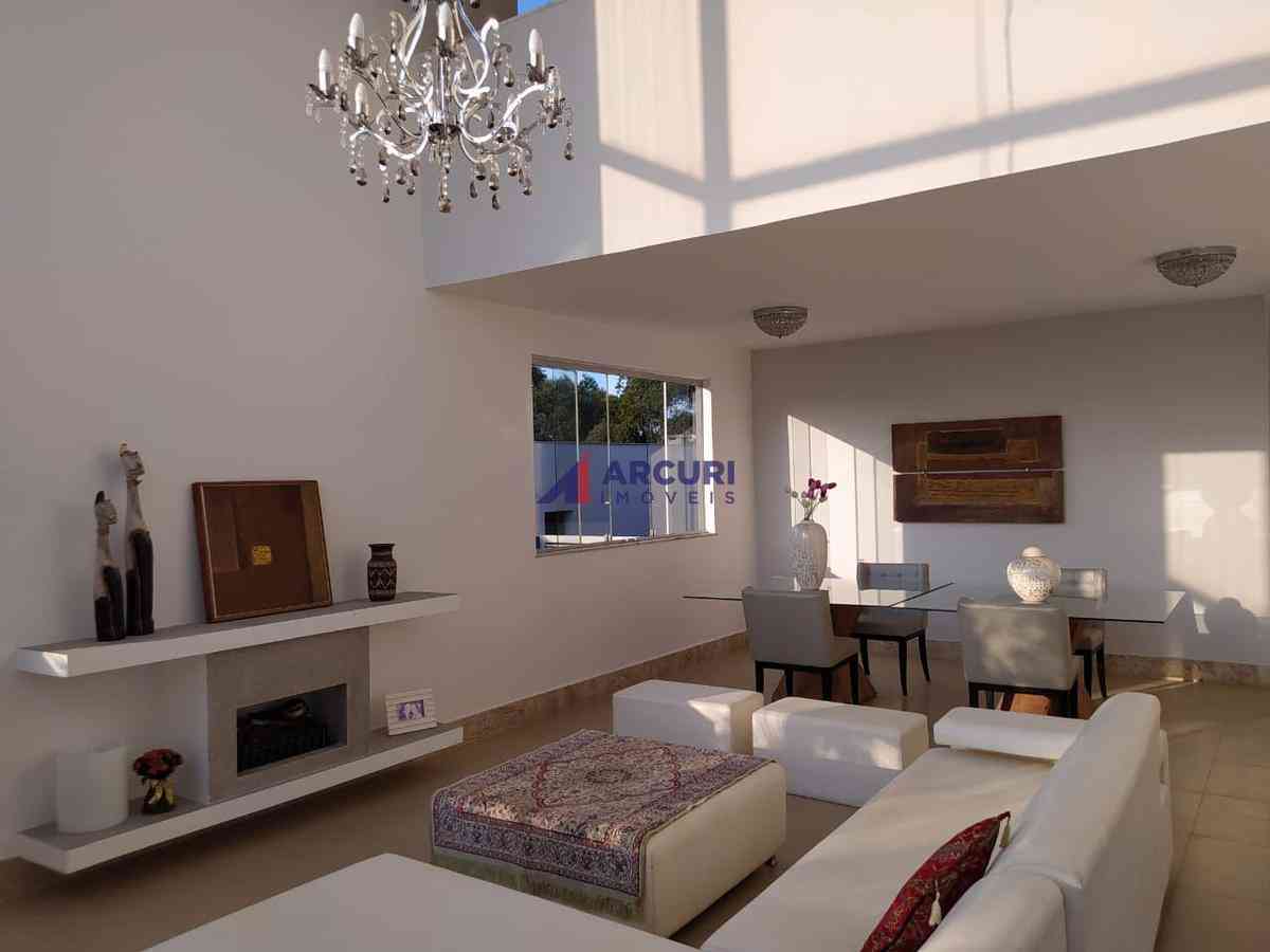 Casa em Condomínio com 4 quartos para alugar no bairro Alphaville - Lagoa dos Ingleses, 520m²