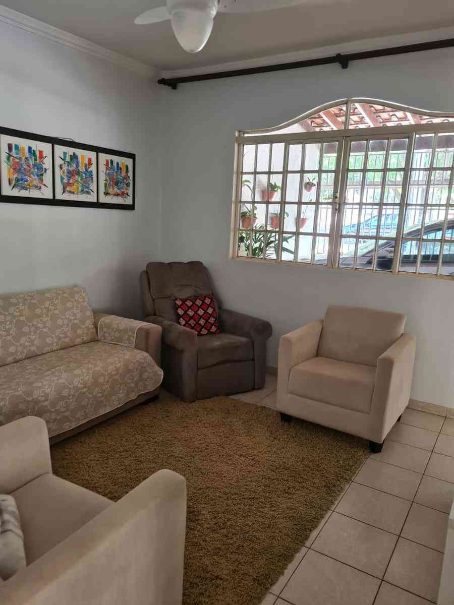 Casa com 5 quartos à venda no bairro Guará II, 355m²