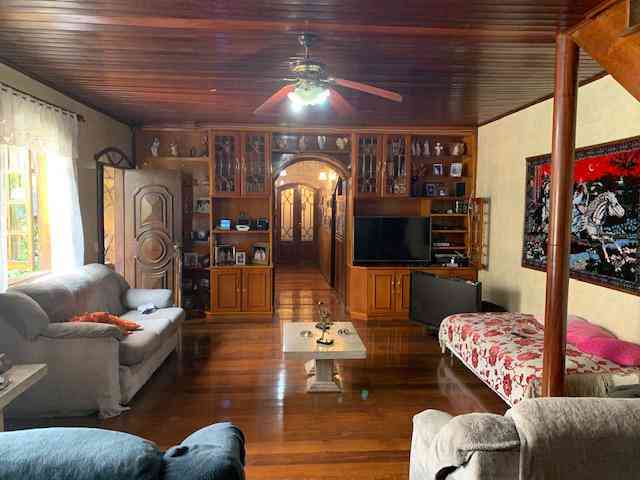 Casa com 4 quartos à venda no bairro Rio Branco, 353m²