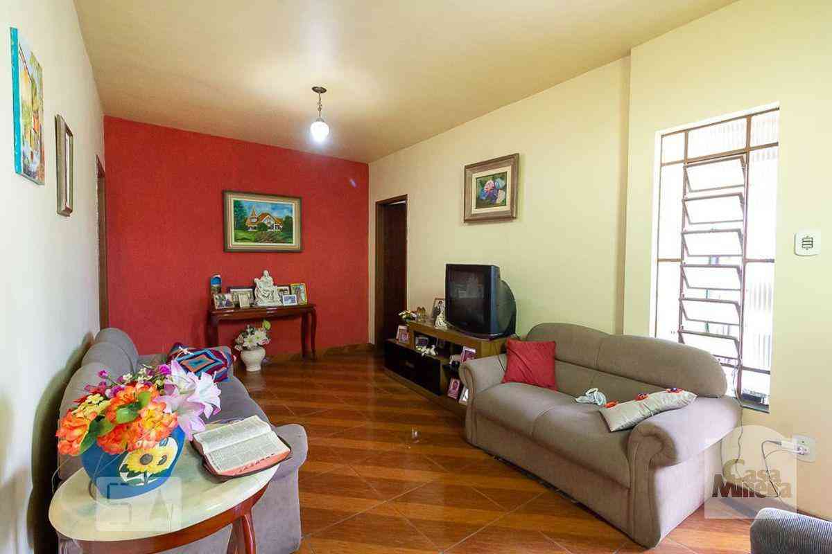 Casa com 2 quartos à venda no bairro Santa Mônica, 230m²