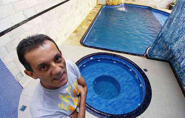 Mauro Augusto Machado diz que usa a piscina o ano inteiro - Maria Tereza Correia/EM/D.A Press
